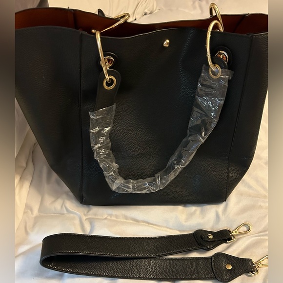 New, large black tote bag, with brown lining. Faux leather. - Picture 4 of 7